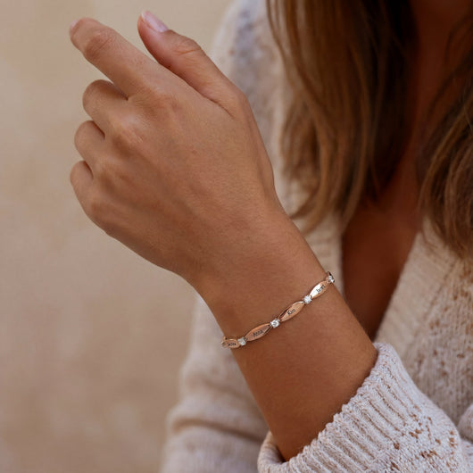 Love Links™ personalized bracelet engraved with names