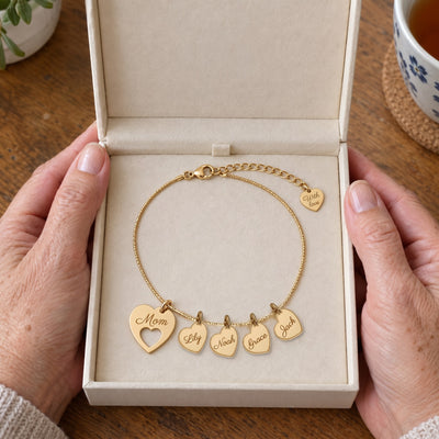 Personalized Mom bracelet in its gift box