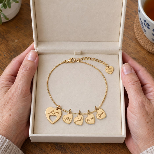Personalized Mom bracelet in its gift box