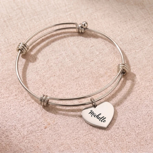 Silver Heartstrings bangle bracelet with 1 engraved heart charm