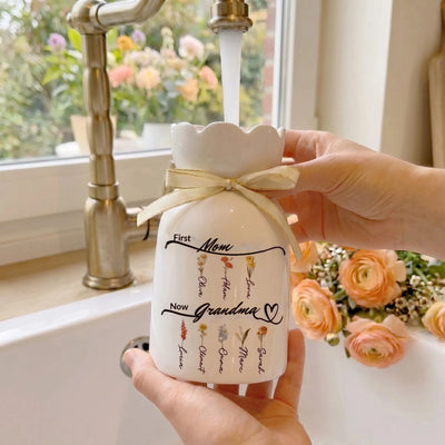 Blooming Names™ personalized ceramic family vase with names